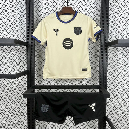 Kit Enfant Barcelone Extérieur 2025/2026